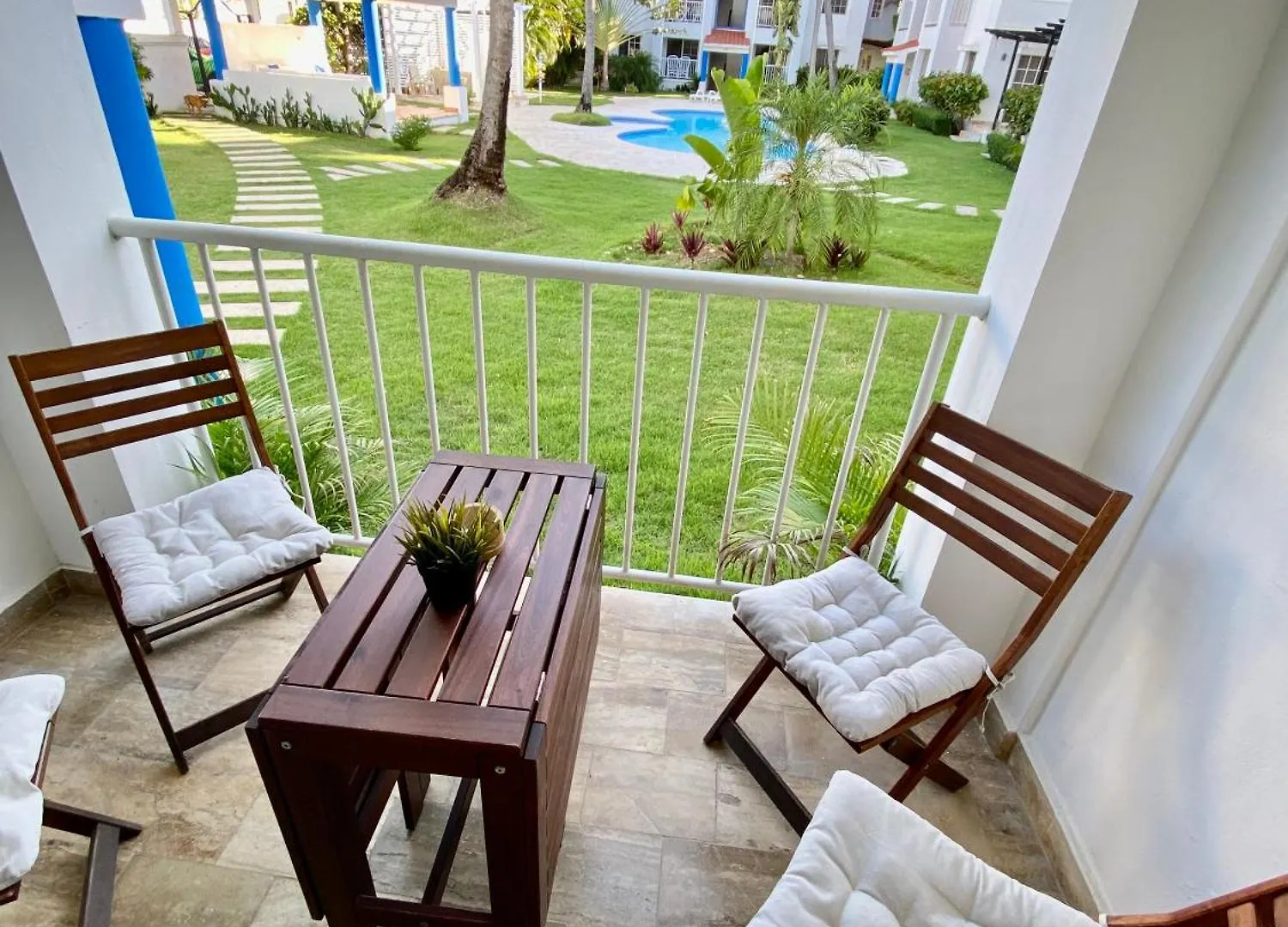 Madonna Pool Beach Los Corales Punta Cana