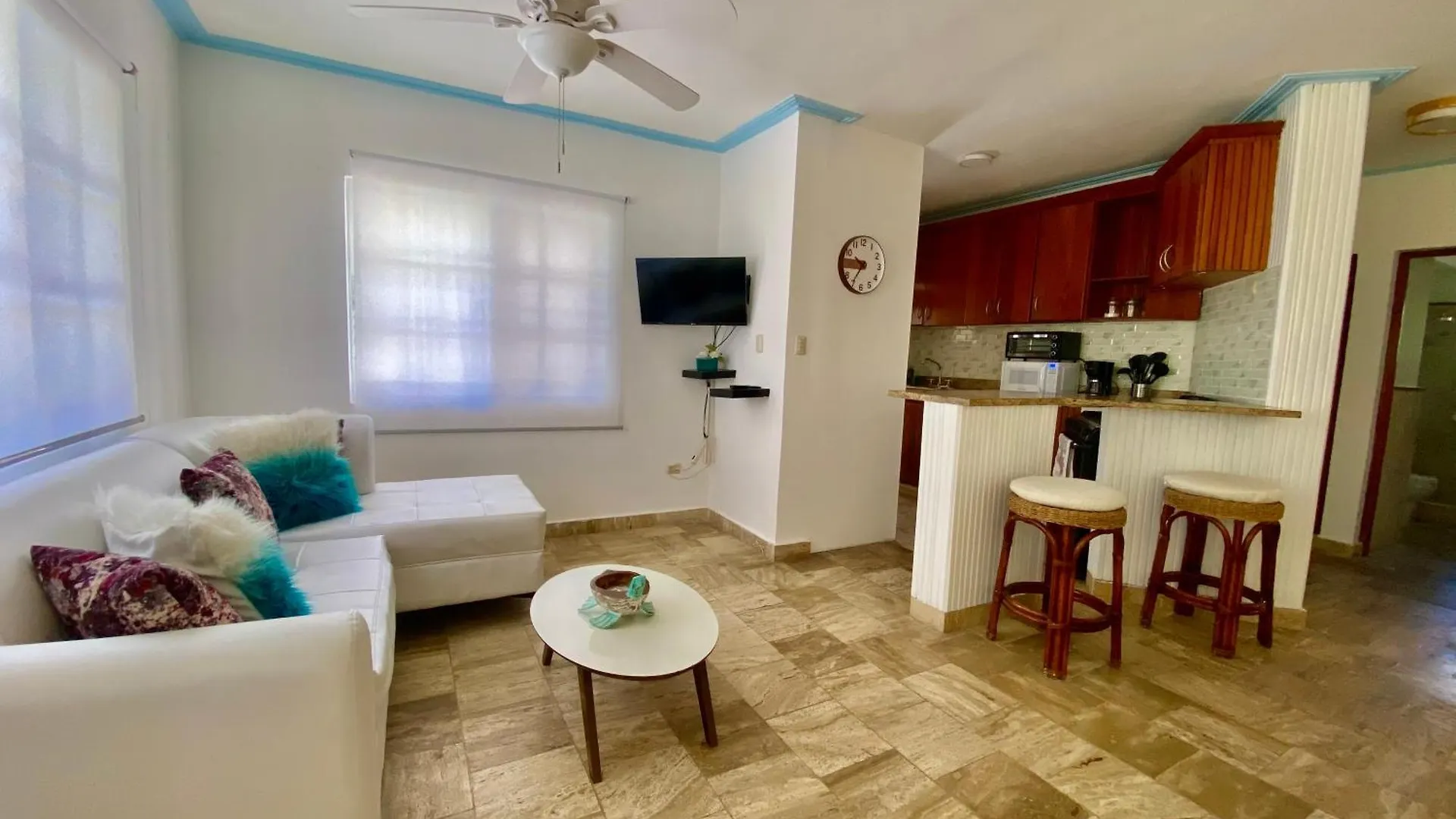 Madonna Pool Beach Los Corales Punta Cana