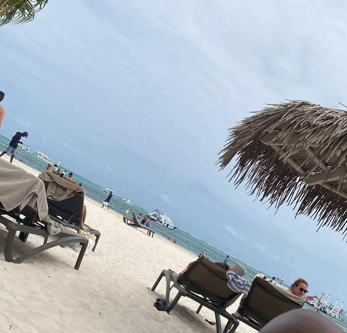 Madonna Pool Beach Los Corales Punta Cana 0*,