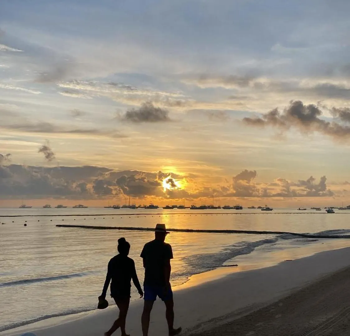 Madonna Pool Beach Los Corales Punta Cana