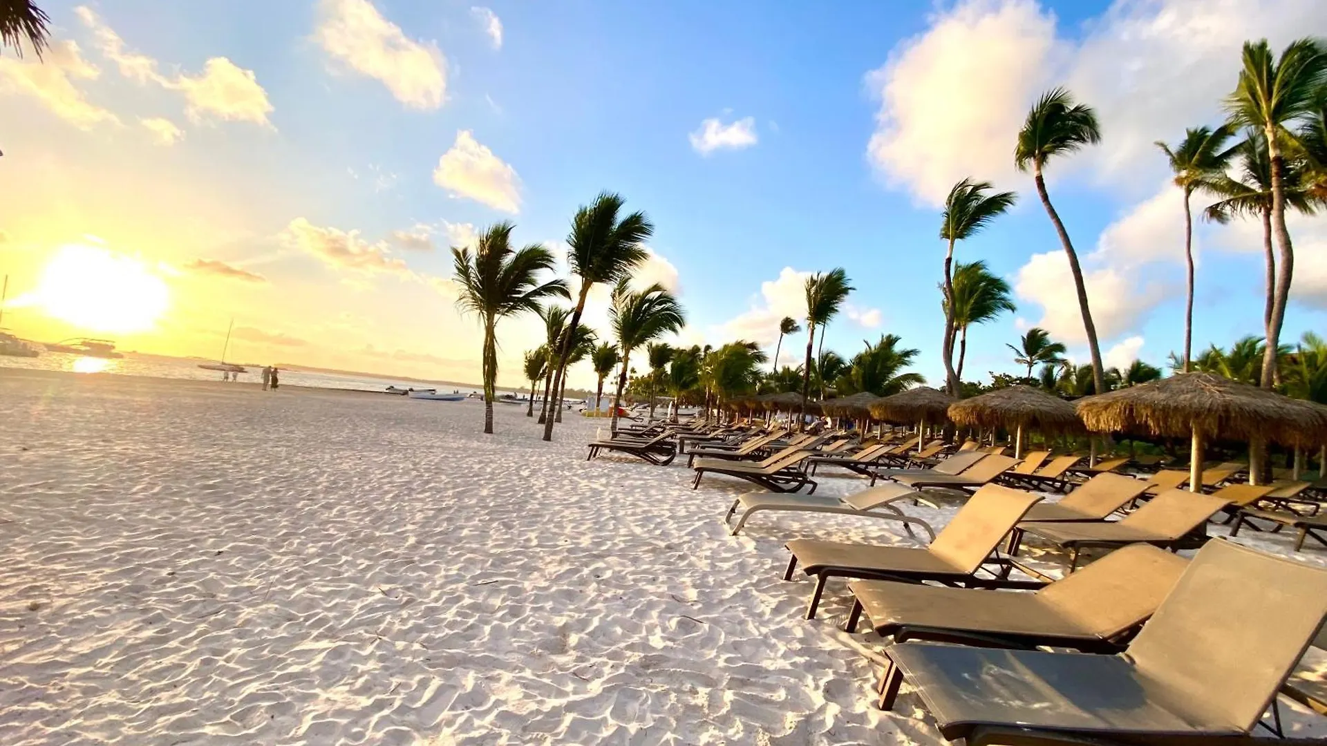 Madonna Pool Beach Los Corales Punta Cana